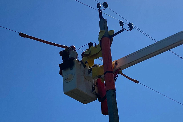 Персонал ПАО «Россети Ленэнерго» завершил обучение безопасным методам эксплуатации электроустановок под напряжением 10 кВ в изоляции и на расстоянии