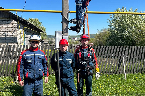 Персонал ПАО «Россети Ленэнерго» завершил обучение безопасным методам эксплуатации электроустановок под напряжением 10 кВ в изоляции и на расстоянии