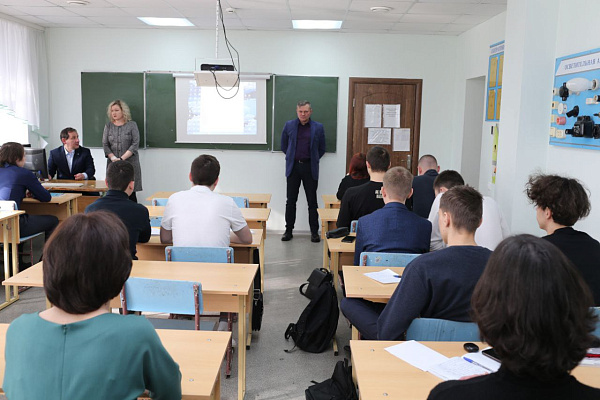 Сотрудники «Центра работ под напряжением» проводят профориентационные встречи