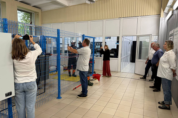 Компаниями ООО Диэлектрические системы» (г. Москва, Троицк), ООО «Сектор Энерго» ( г. Саратов) и «Центром работ под напряжением» проведена онлайн презентация технологий работ без снятия напряжения для технического руководства АО «Росатом возобновляемая эн