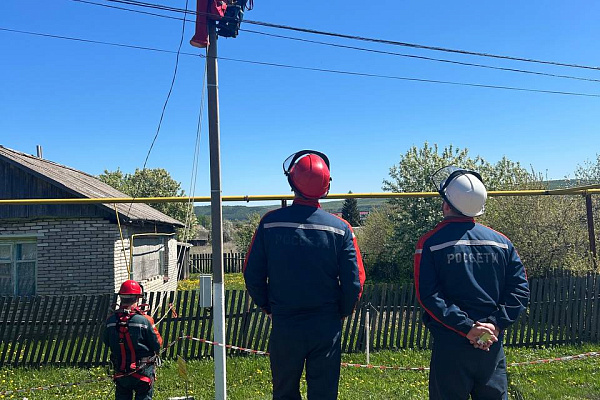 Персонал ПАО «Россети Ленэнерго» завершил обучение безопасным методам эксплуатации электроустановок под напряжением 10 кВ в изоляции и на расстоянии