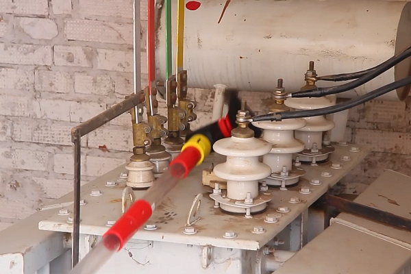 Загрязнение - одна из главных причин выхода из строя электроустановок.